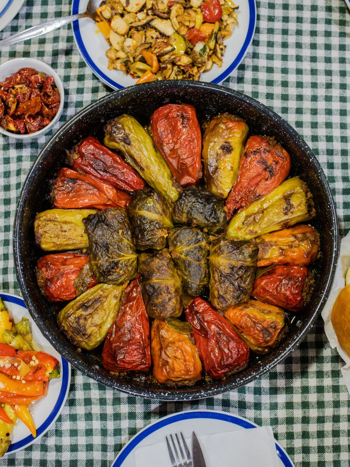 biobalkan gefuellte paprika fertig portrait